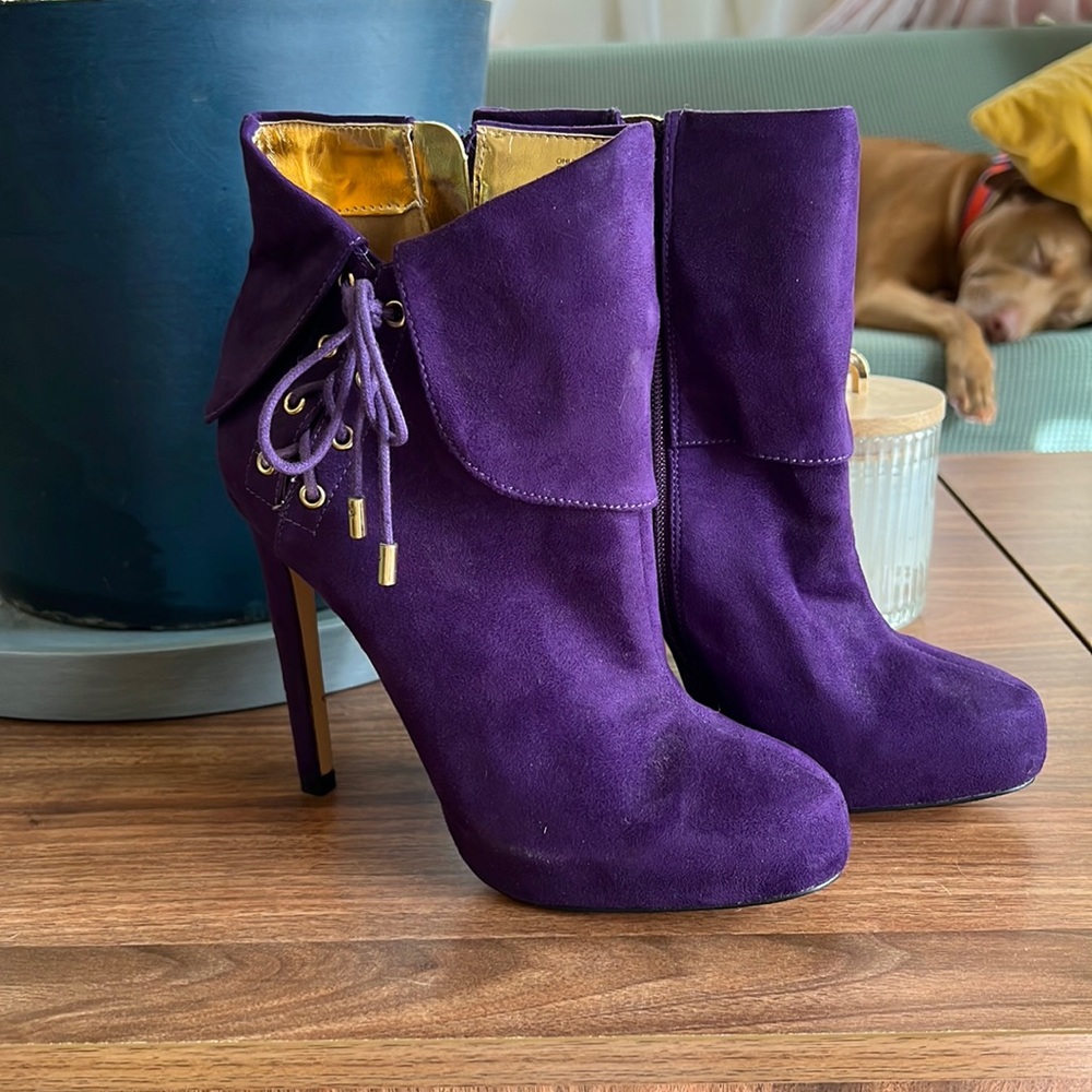Purple vegan faux suede high heeled booties US 6.5 no wear!
